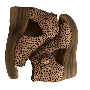 PIERRE Dumas cheetah print wedges size 7.5